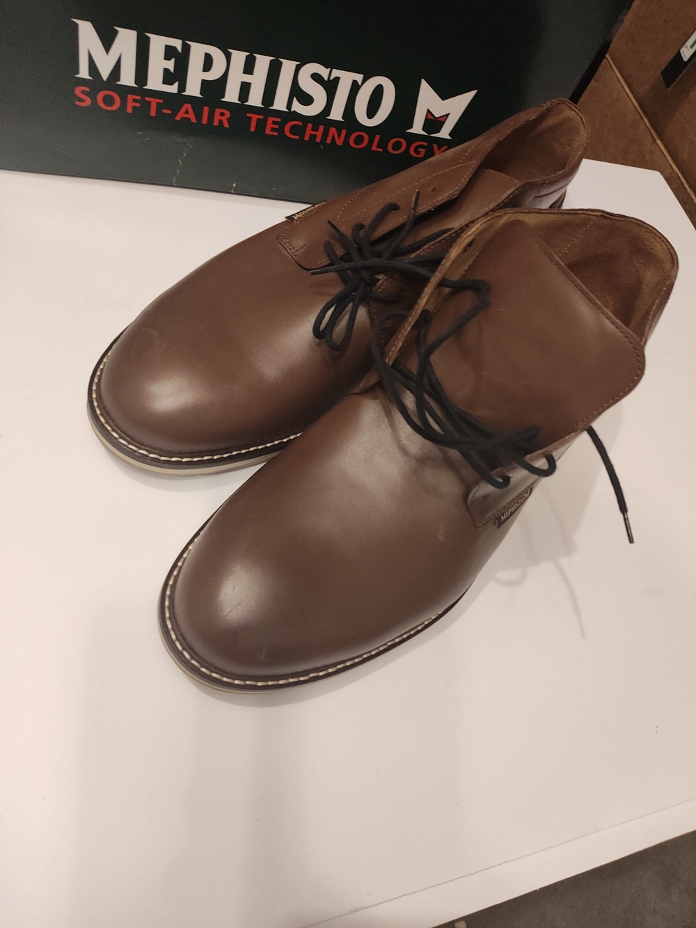 Mephisto Men’s Brown Leather Chukka Boots with Black Laces - Picture 4 of 16